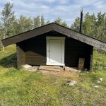 Kleine Hütten auf dem Weg