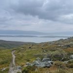 Pfade entlang von Seen