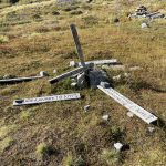 Gesprengter Wegweiser