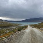 Schotterstraßen zum Damm