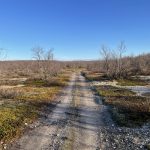 Lange Schotterwege durch die Finnmark