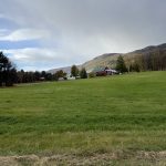 Kleine Höfe entlang des Weges